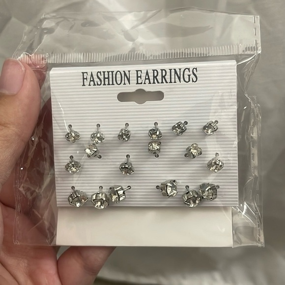 Fashion Earrings - Picture 1 of 1